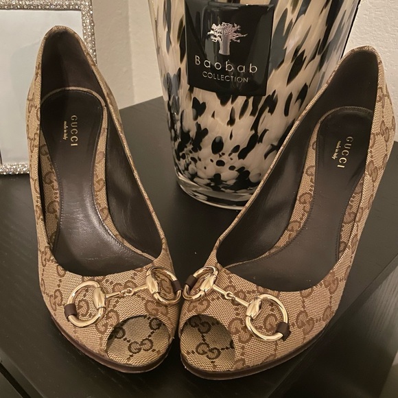 Free shipping **Gucci Beige/Brown GG Canvas Horsebit Peep Toe Pumps - Picture 2 of 9
